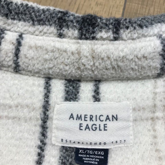 American Eagle Shacket Button Up Shirt Jacket Womens Size XL White Plaid Barn - Picture 4 of 9